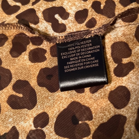 LaROK Leopard Embellished Ruffled V Neckline Tunic - Size M - Picture 12 of 12